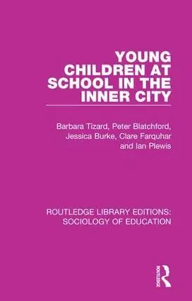 Young Children at School in the Inner City | 1:a upplagan Trygg betalning