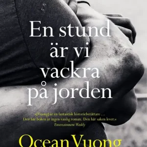 Köp online En stund är vi vackra på jorden (e-bok) av Ocean Vuong